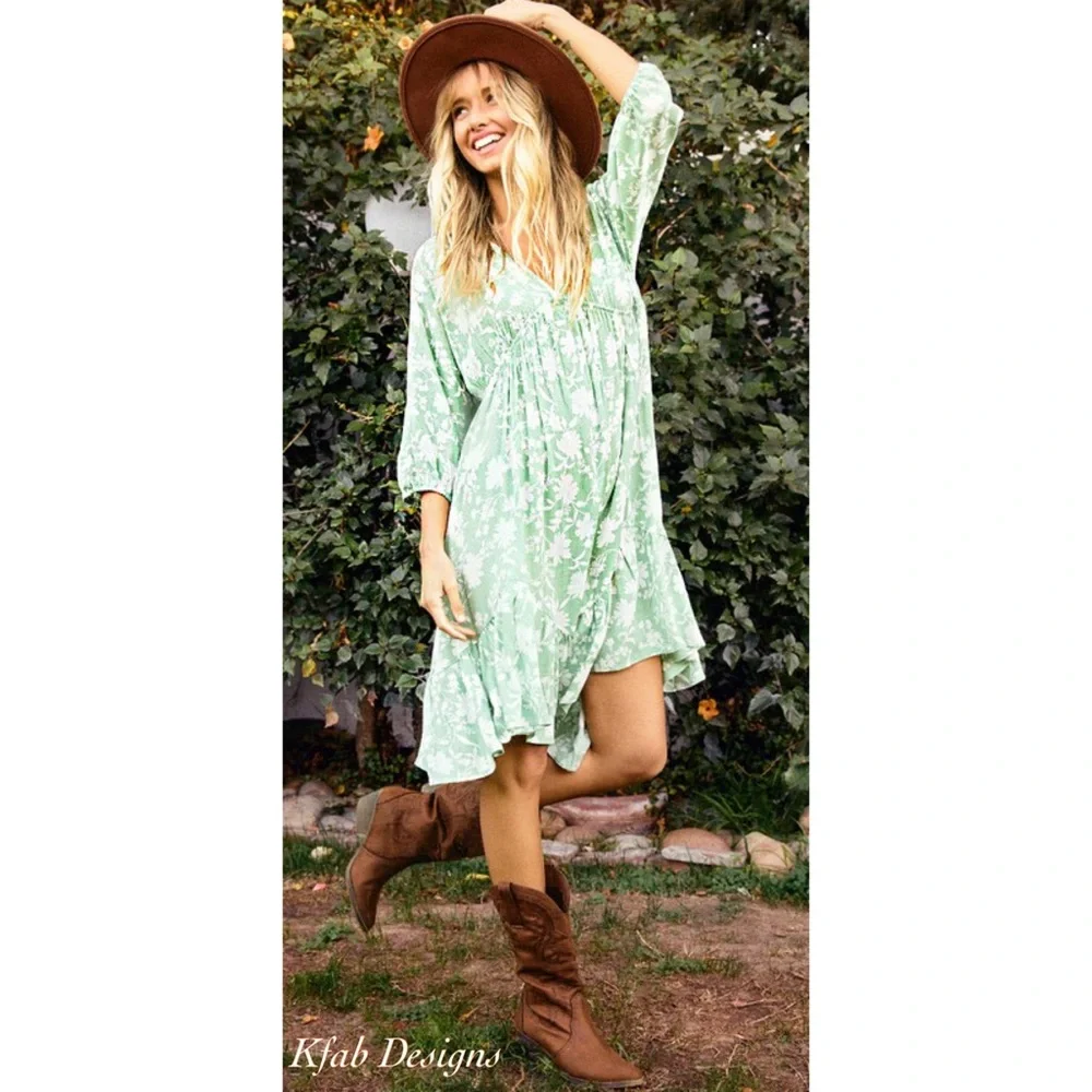 ❤️LAST 2 V Neck Floral Asymmetrical Hem 3/4 Sleeve Shirred Pleating Detail Dress - Picture 4 of 8